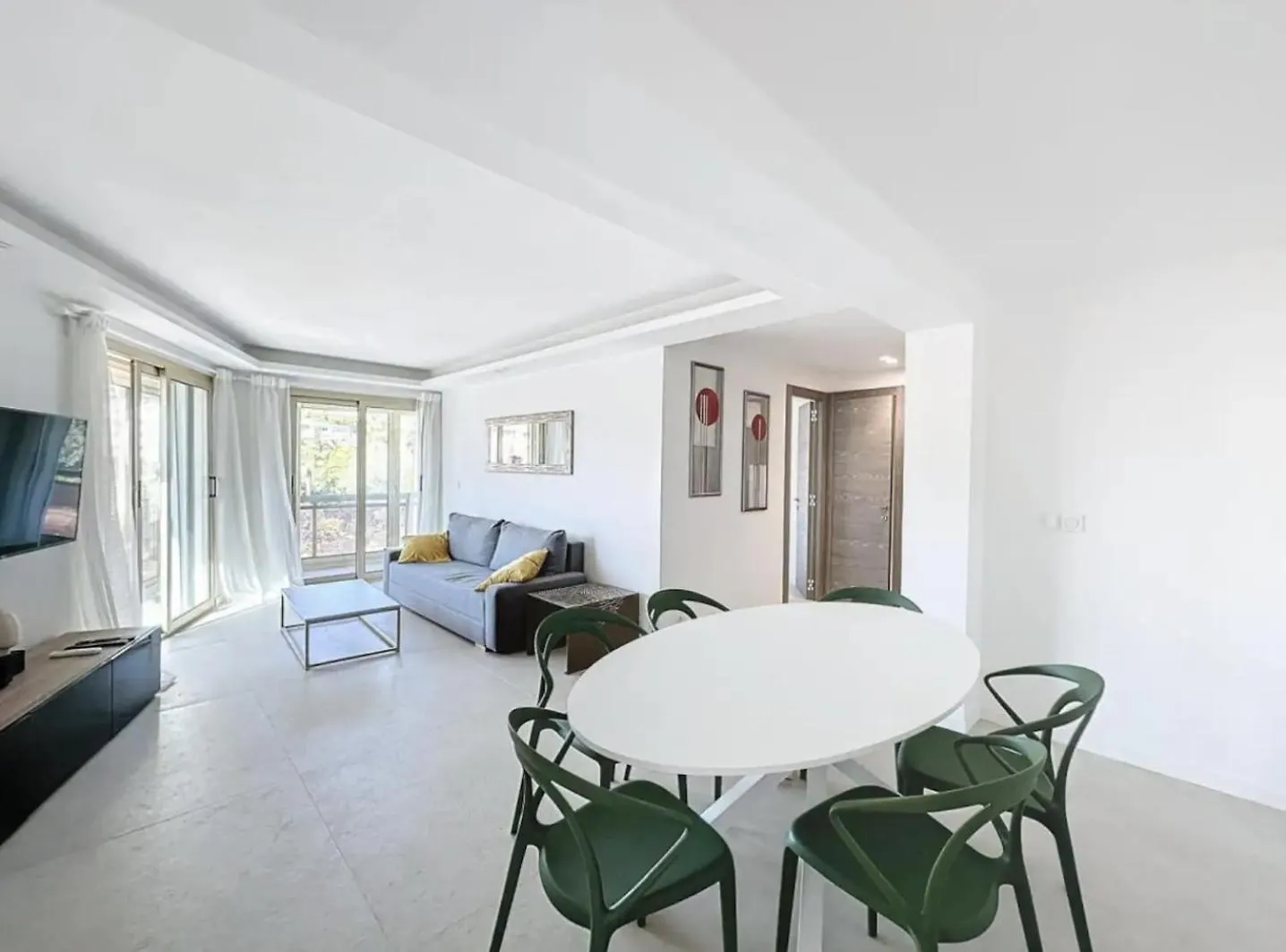 Modern 2 Bedroom In The Heart Of Cannes France