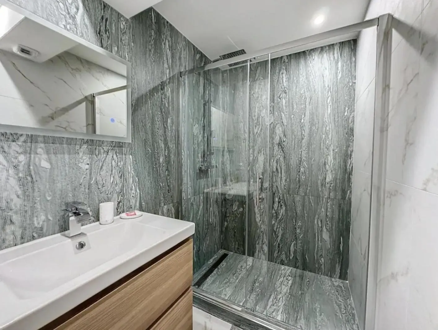 Apartment Modern 2 Bedroom In The Heart Of Cannes